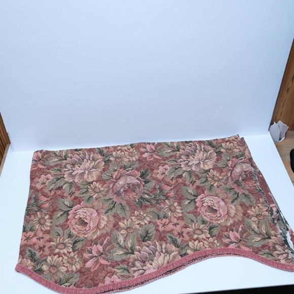 Vintage scalloped tapestry valance with Floral Motif - Picture 1 of 2